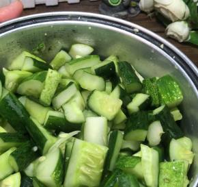 半小时后再翻拌均匀