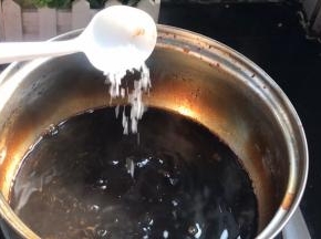 加入味精煮至融化，关火后静置放凉透