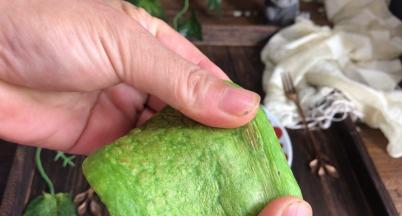 来看一下面饼的劲道，口感细腻柔软