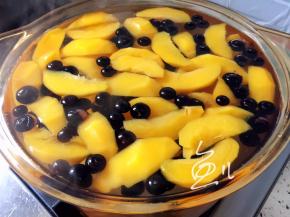 熄火后放入蓝莓