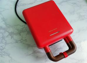 备一个个华夫饼机，预热3分钟，指示灯熄灭可操作。