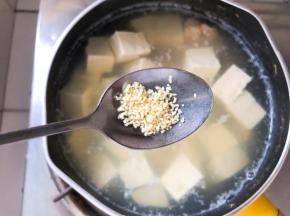 加入少许鸡精