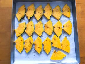 撒上适量盐和黑胡椒粉