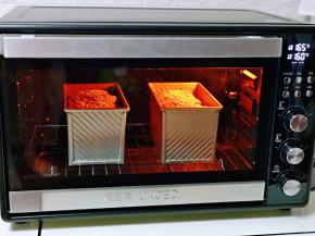 上管165，下管160度烤45分钟，注意观察上色情况，上色立即＋盖一张锡纸！（具体温度及时间根据自家烤箱性能另定）