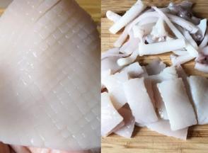 鱿鱼身切花刀，在改刀切小块