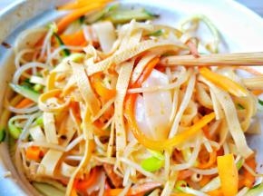 豆芽的爽脆、豆皮的软嫩，一口一个好过瘾。