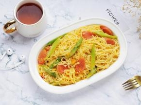 装盘后，撒点黑胡椒粉。