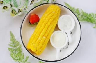 准备食材：玉米1根，澳优能立多G4奶粉3勺，冰糖20g。