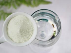 澳优能立多G4奶粉+150ml水冲泡成牛奶。