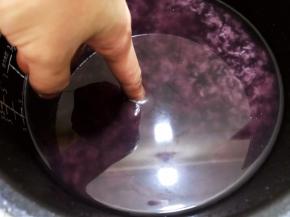 水量不超过一个指节，电饭锅开始煮饭