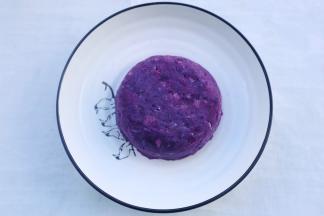 反盖入碟子上。
