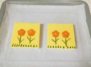 摆好小花造型。