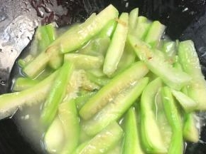 加入少许清水烧开