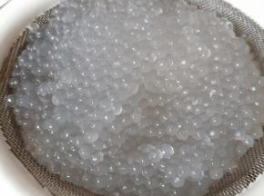 煮好的西米用凉水冲一下，这样西米更Q弹。