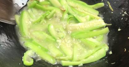 煮至汤汁浓稠，关火备用