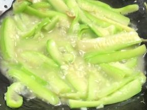 煮至汤汁浓稠，关火备用