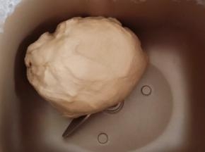 启动面包机揉面程序15分钟。