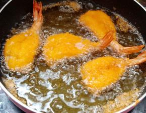 炸至表面金黄即可。