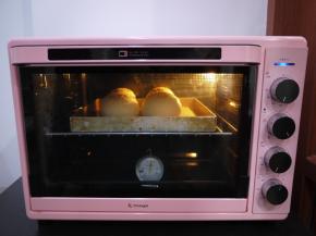 烤箱提前预热，上下火180度，烘焙15分钟左右。