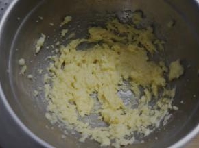 继续搅打均匀