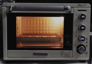 放入已经预热好的烤箱上下火180度，中层，15分钟