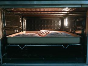 烤箱预热上下火175度中层烤25分钟即可