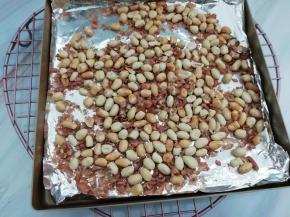 将花生米外衣剥掉


