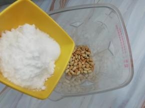  再把白糖和盐放入


