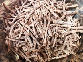 等凉透后切成均匀的小条