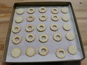 表面稍微变金黄即可出炉