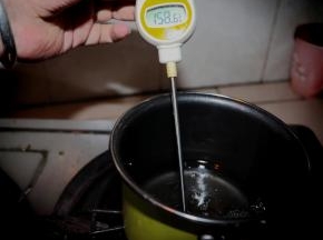 小火熬至160度离火