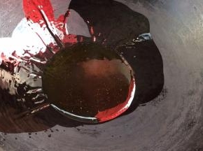 热锅倒入适量油