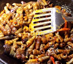 中火翻炒约1分钟