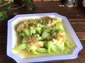 出锅后撒上葱花