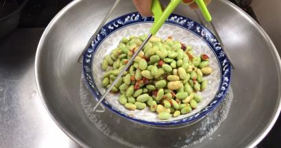 放入开水锅中，大火蒸5分钟