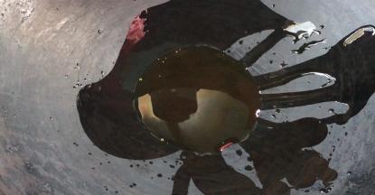 起锅倒入适量油