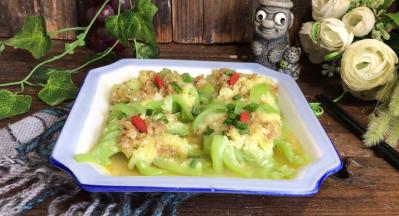 摆入枸杞，淋入香油即可