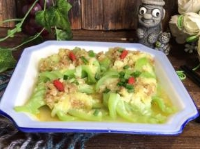 摆入枸杞，淋入香油即可