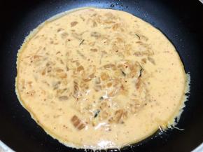 油热后倒入面糊