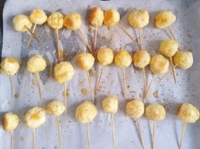 烤箱预热，预热好190度先上下火加热10分钟


拿出来刷烤肉水，继续放入烤箱10分钟。