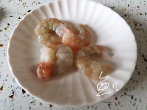 虾仁去虾线洗净