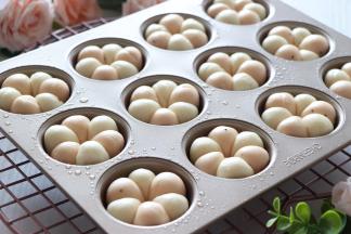 程序结束后就可以打开烤箱，拿出脱模了。火龙果颜色不稳定，会有褪色现象。