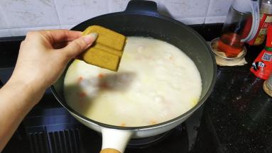 时间到开盖放入咖喱块