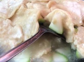 依次做完，用锅铲轻轻的擂动葫芦，不粘到面皮