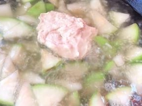 放入沸腾的葫芦上面