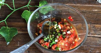 再把剩下的所有调料加入，混合均匀