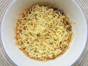 煮熟放入酸汤碗中。