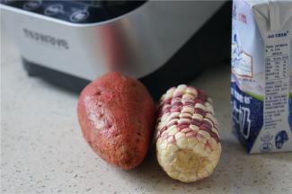 备好所用食材，地瓜玉米牛奶。
