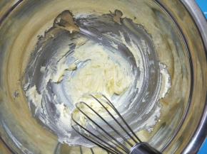 用手抽搅打均匀