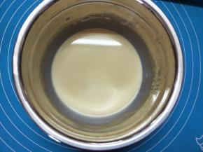 用手抽搅打均匀